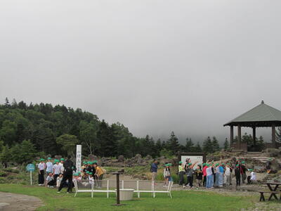 oneof thepictures on the topofthe mountain